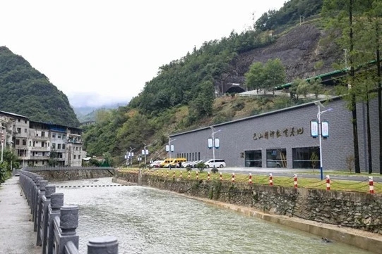 ����ɽ���񣬸ж����ģ������й��Ρ�